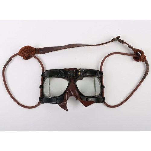 852 - WW2 RAF Mk.IV Flying Goggles. A good early pair of the earlier Mk.IV flying goggles. Brass frames wi... 