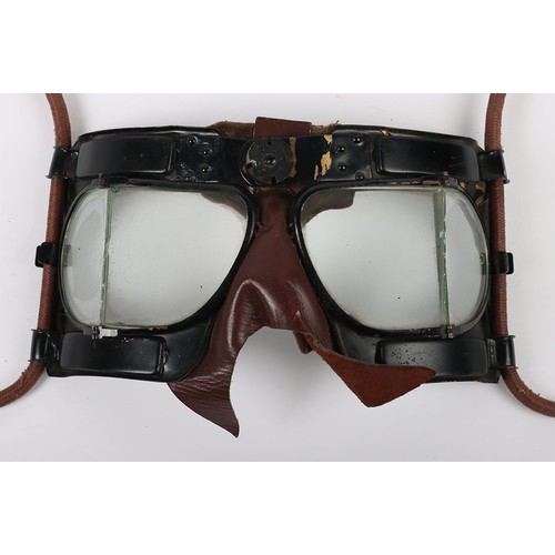 852 - WW2 RAF Mk.IV Flying Goggles. A good early pair of the earlier Mk.IV flying goggles. Brass frames wi... 
