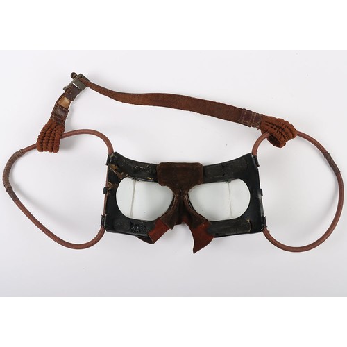 852 - WW2 RAF Mk.IV Flying Goggles. A good early pair of the earlier Mk.IV flying goggles. Brass frames wi... 