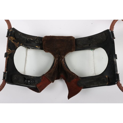 852 - WW2 RAF Mk.IV Flying Goggles. A good early pair of the earlier Mk.IV flying goggles. Brass frames wi... 