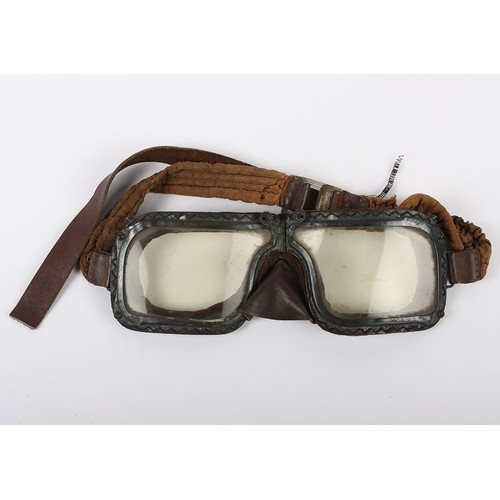 853 - WW2 RAF Mk.IIIa Flying Goggles. A fair original pair of the early RAF Mk.III flying goggles as often... 
