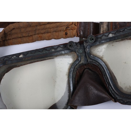 853 - WW2 RAF Mk.IIIa Flying Goggles. A fair original pair of the early RAF Mk.III flying goggles as often... 