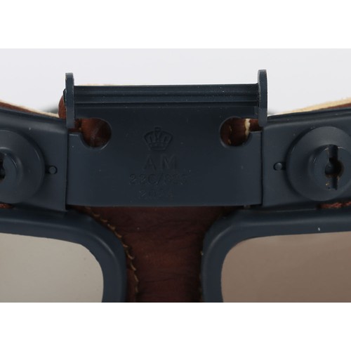 856 - WW2 RAF Mk.VII Flying Goggles. A very good pair of original RAF Mk.VII flying goggles. Good frames w... 