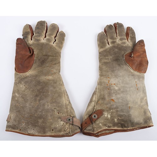 875 - WW2 RAF Chemically Heated Flying Gloves. A good pair of original, rare, chemically heated flying glo... 