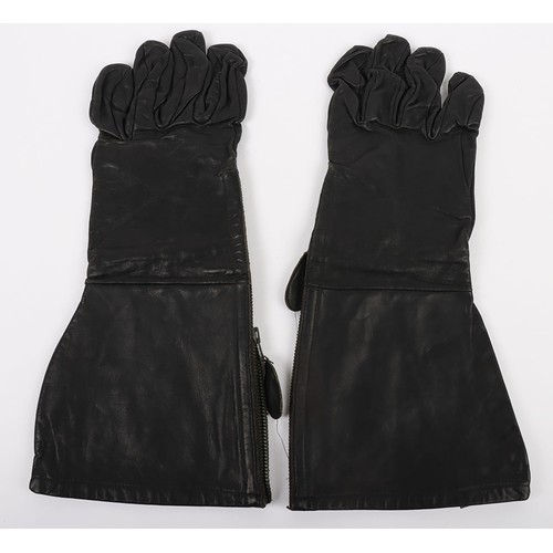 881 - WW2 RCAF Type 'E' Flying Gloves. A seldom seen pattern of Royal Canadian Air Force flying gloves, th... 