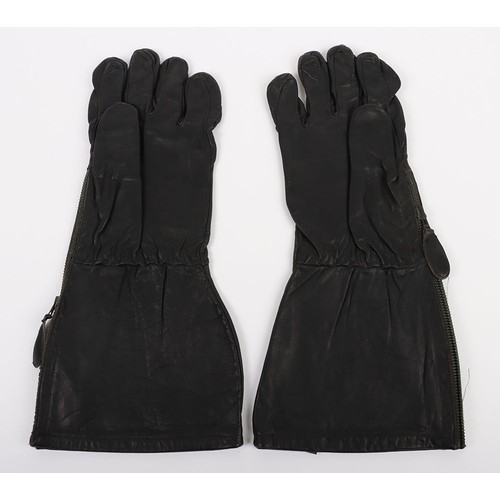 881 - WW2 RCAF Type 'E' Flying Gloves. A seldom seen pattern of Royal Canadian Air Force flying gloves, th... 
