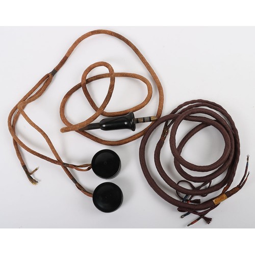 891 - WW2 RAF External Type Wiring Loom & Recievers. A good set of early 'AM' marked receivers with th... 
