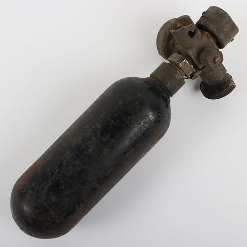 898 - WW2 RAF Portable Oxygen Bottle, 1940 Dated. A fair example of the early Mk1a portable oxygen bottle ... 