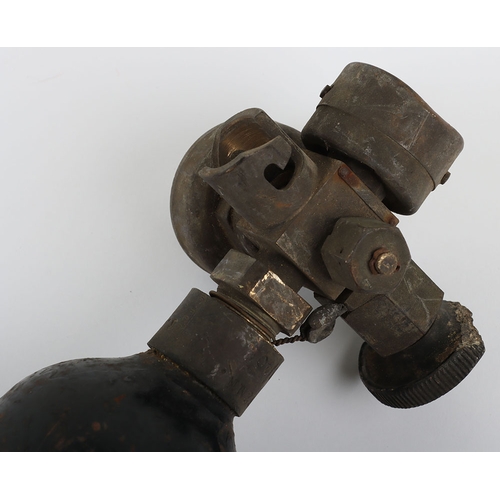 898 - WW2 RAF Portable Oxygen Bottle, 1940 Dated. A fair example of the early Mk1a portable oxygen bottle ... 