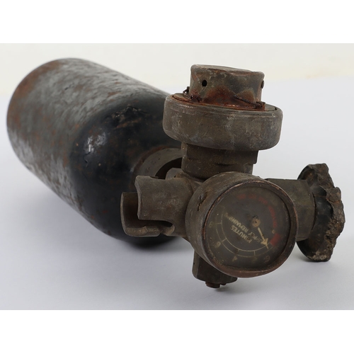 898 - WW2 RAF Portable Oxygen Bottle, 1940 Dated. A fair example of the early Mk1a portable oxygen bottle ... 