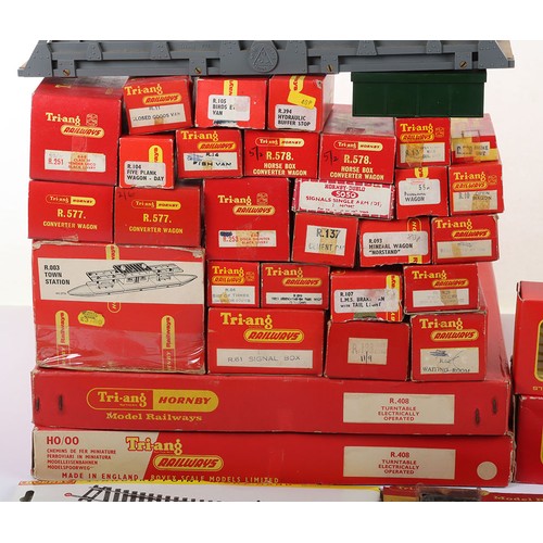 A collection of Tri-ang Hornby 00 Gauge Loco's, Rolling Stock ...