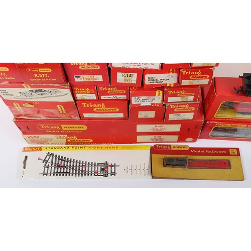 A collection of Tri-ang Hornby 00 Gauge Loco's, Rolling Stock ...