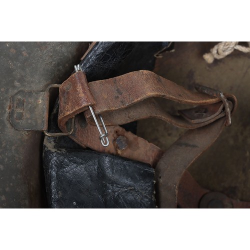 41 - WW1 British Steel Combat Helmet with Divisional Sign, interesting 2nd pattern example of a British W... 