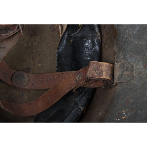 41 - WW1 British Steel Combat Helmet with Divisional Sign, interesting 2nd pattern example of a British W... 