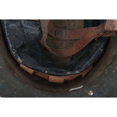 41 - WW1 British Steel Combat Helmet with Divisional Sign, interesting 2nd pattern example of a British W... 