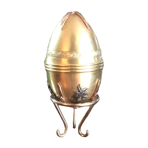 61 - A English 9k solid gold egg on stand