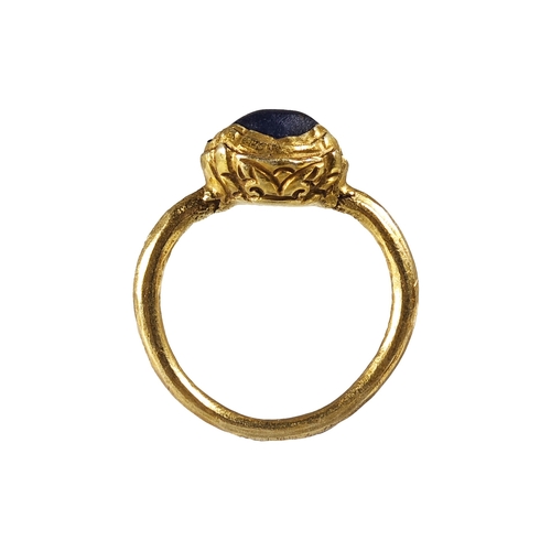 98 - Gold ring set with ancient glass in shape of lotus bud, Ancient South East Asia period, 5.4g