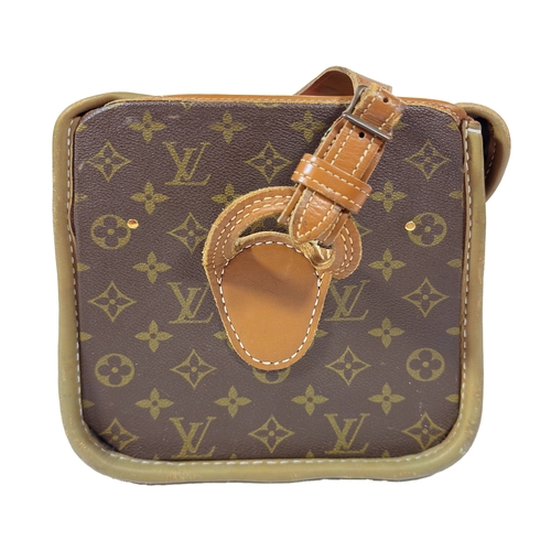 112 - Louis Vuitton Vintage Train Case Monogram Canvas Carry On Vanity Bag Luggage