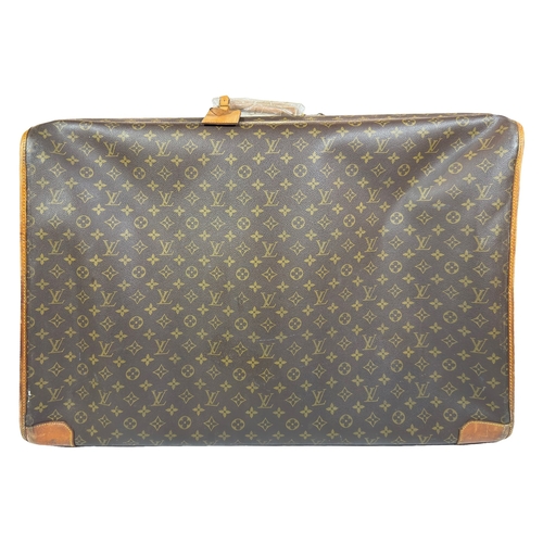 18 - Louis Vuitton Vintage Monogram Pullman Travel Bag.