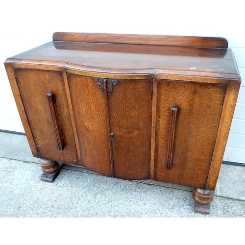 555 - A 1940's oak sideboard 120 cm long