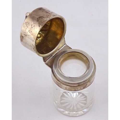 44 - A glass salts bottle having a hinged silver lid styled as an owl's head, inner glass stopper lacking... 