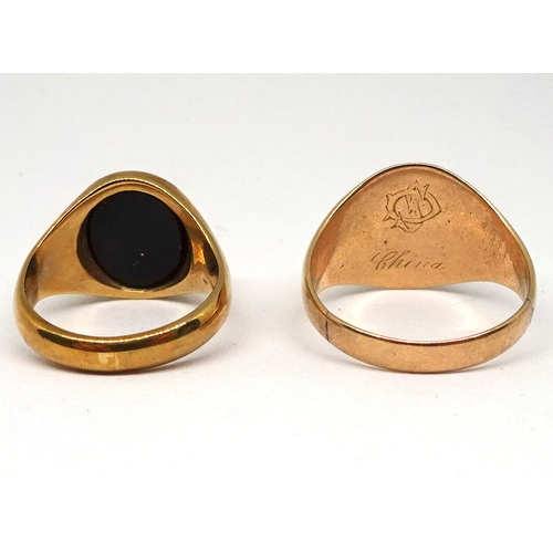 123 - A signet ring bearing a Chinese character mark design to the oval head, unmarked yellow metal, resiz... 