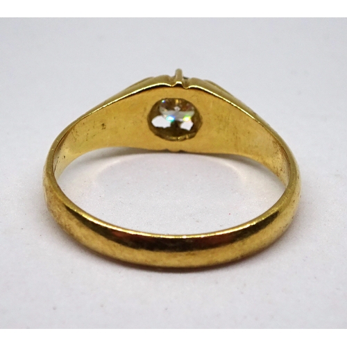 141 - A gentleman's solitaire ring comprising a brilliant cut white stone in a claw setting, 18ct gold.  5... 