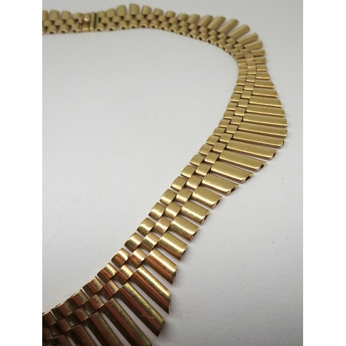 80 - A fringe necklace of waved design, plain polished links, 9ct gold.  435mm long / 28mm max. depth / 5... 