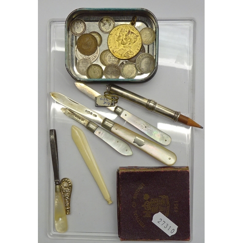 254 - A collectors' lot including a silver pencil holder, silver and mother of pearl fruit knives, coins.