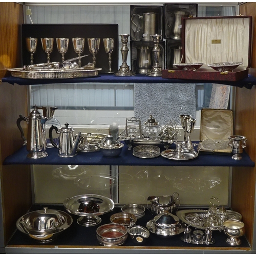 264 - A qty of silver plate incl cased goblets, a glass claret jug, decanter coasters etc