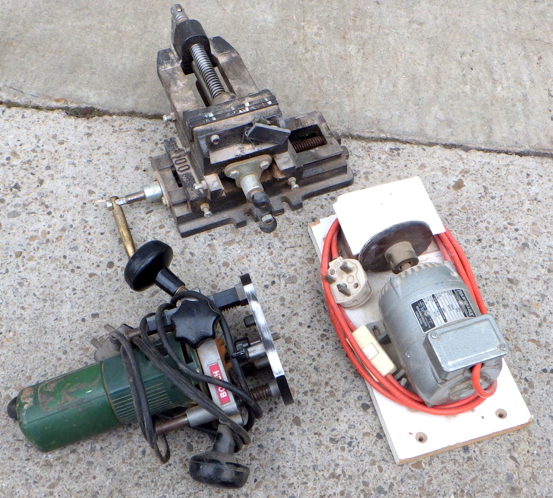 A sanding wheel, a vice and a router (3)