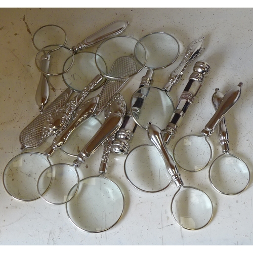 4 - 14 small magnifying glasses.