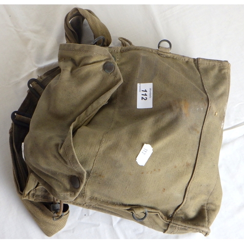 112 - A British military pattern WW2 gas mask in haversack