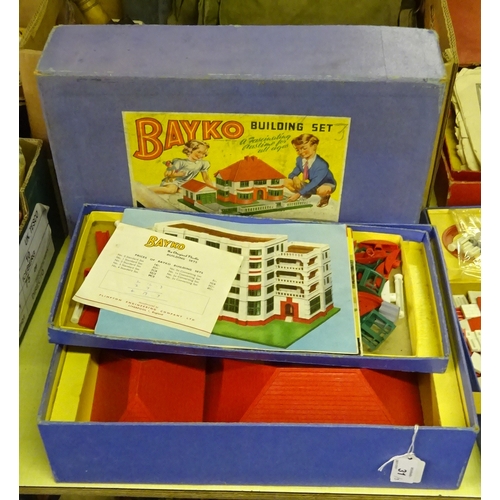 31 - A vintage Bayko building set together with a Bayko converting set and a part Meccano boxed set (3).