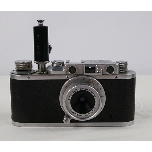 39 - A Leica ii rangefinder camera c1933 having chrome finish with body cap; a Leitz Summaron 2.8cm lens ... 