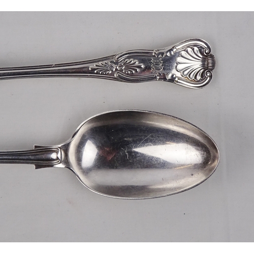 377 - A pair of kings pattern silver table spoons, Sheffield 1910.  232mm long / 210gr