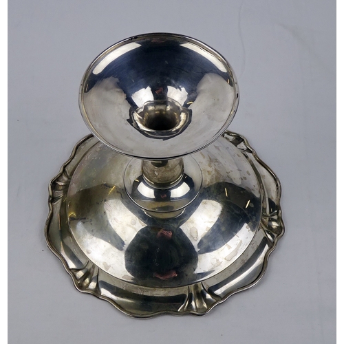 388 - A silver pedestal dish.  202mm diameter / 300gr