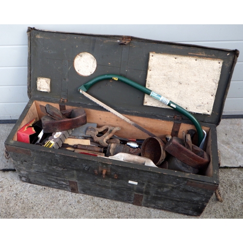 503 - An old wooden metal bound tool chest with tools 92cm.