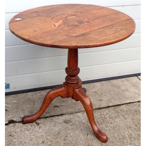 686 - A 19th century mahogany tilt top table 74cm diameter together with a similar oak table (2)