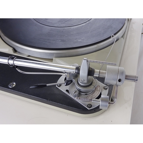 109 - Hi-Fi interest: a Thorens TD 124 turntable having an SME model 3009 arm.  No head, a/f not working.