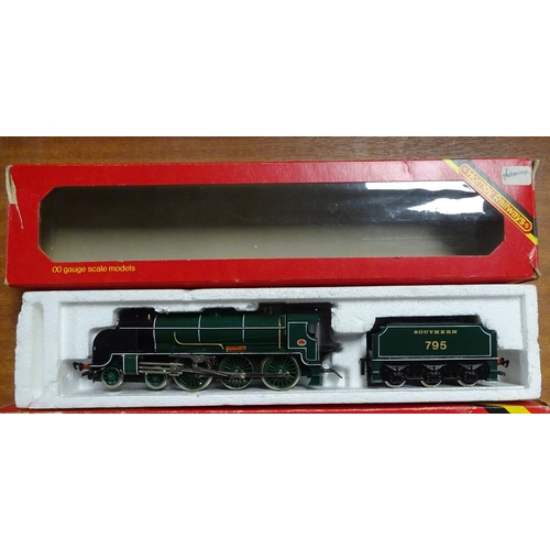 182 - Model railways: a Hornby 00 Gauge Flying Scotsman locomotive; a Hornby Sir Dinadan locomotive.  Both... 