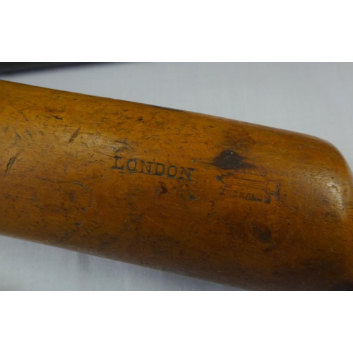 89 - A quantity of various wooden items to include treen, church collection bowls, etc