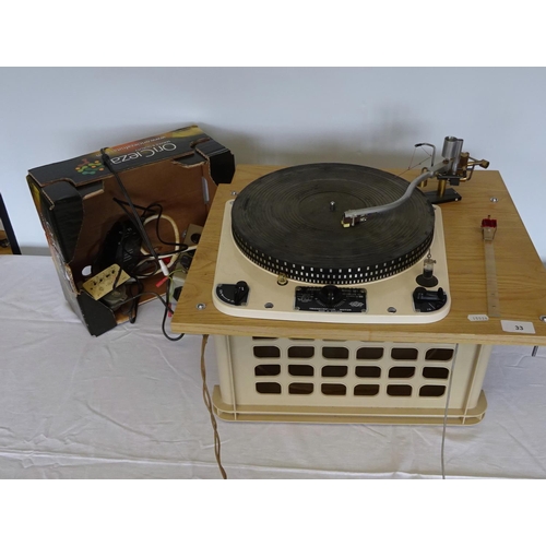 33 - A Garrard model 301 No. 51400/2 turntable.
All electricals sold as seen.