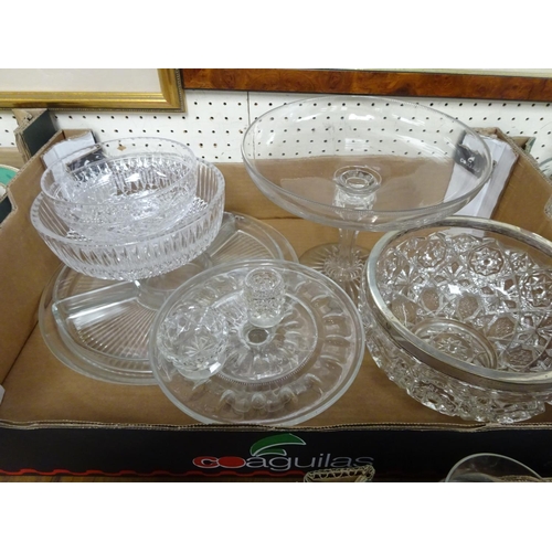 65 - A large quantity of glass ware to include drinking glasses, decanter, vase's, bowls etc (3).