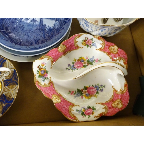 66 - A quantity of various ceramics to include Paragon, Aynsley, Royal Albert, Wedgwood Christmas plates ... 