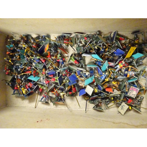 143 - A large quantity of mainly metal various toy soldiers etc to include some vehicles (qty).