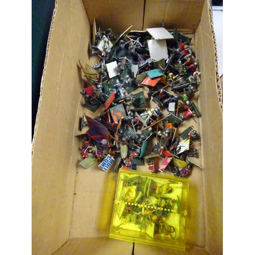 143 - A large quantity of mainly metal various toy soldiers etc to include some vehicles (qty).