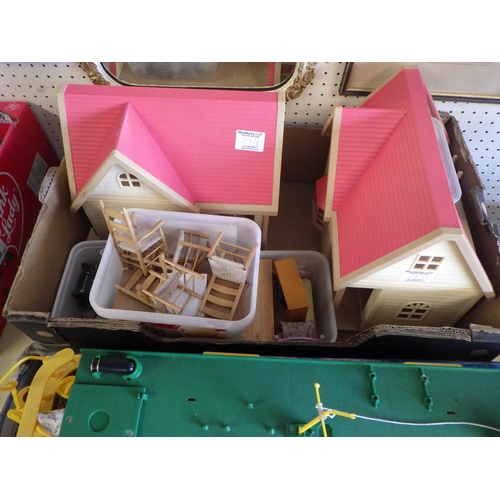 29 - Sylvanian Families figures and playsets incl Post Office and Canal Barge, some boxed.  (4)