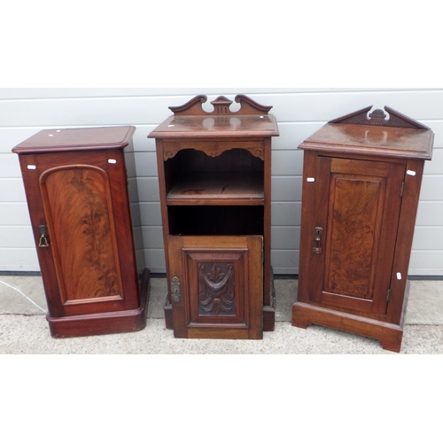 642 - Two Edwardian walnut pot cupboards and a Victorian mahogany pot cupboard (3)