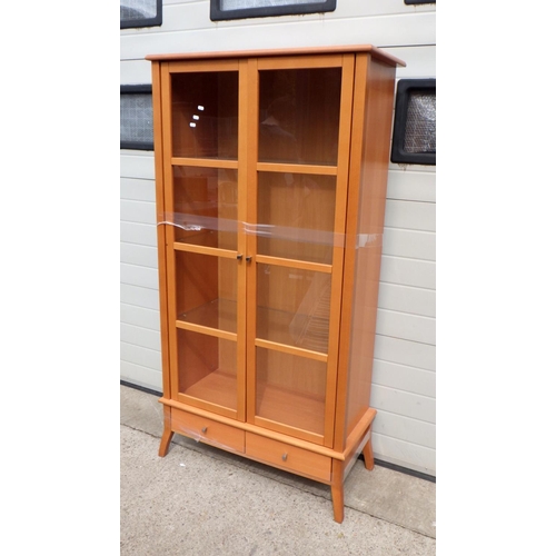 734 - A modern display cabinet, 92cm wide